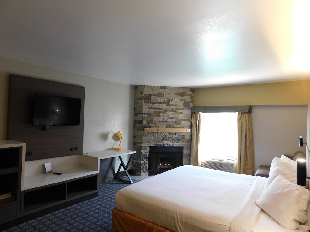 Days Inn & Suites By Wyndham Downtown Gatlinburg Parkway 23/68