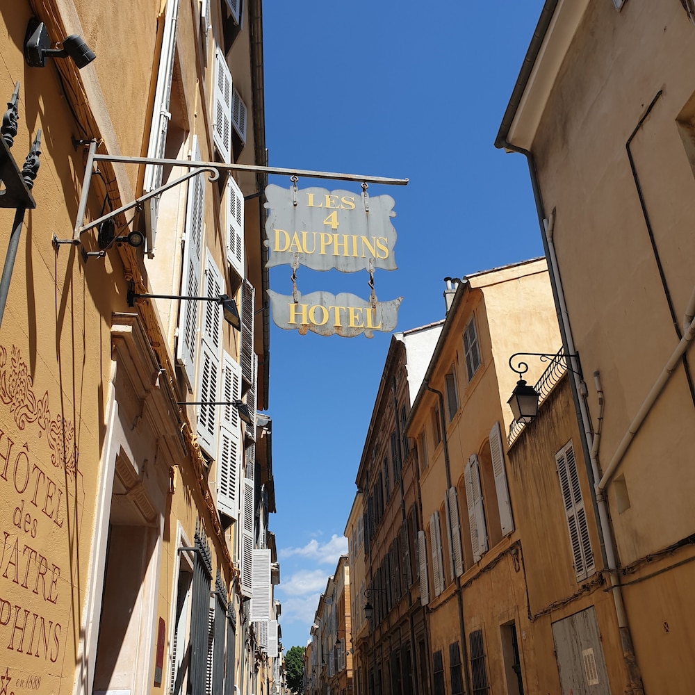 Les Quatre Dauphins 57/61