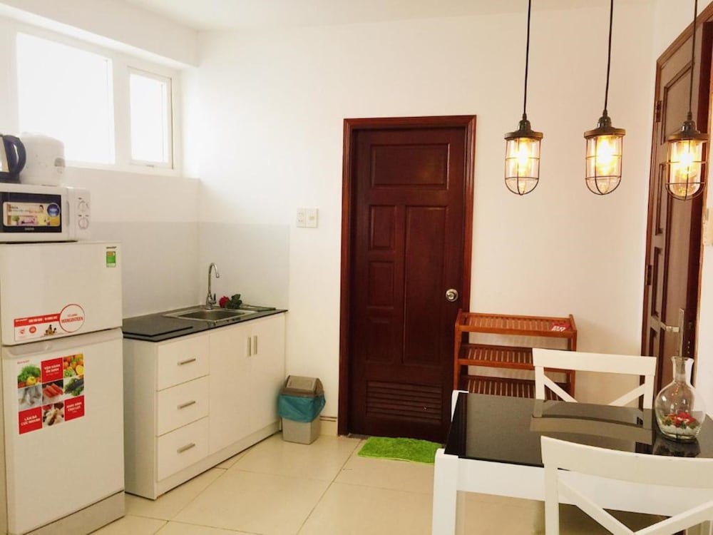 M-H Apartment Hotel 34/50