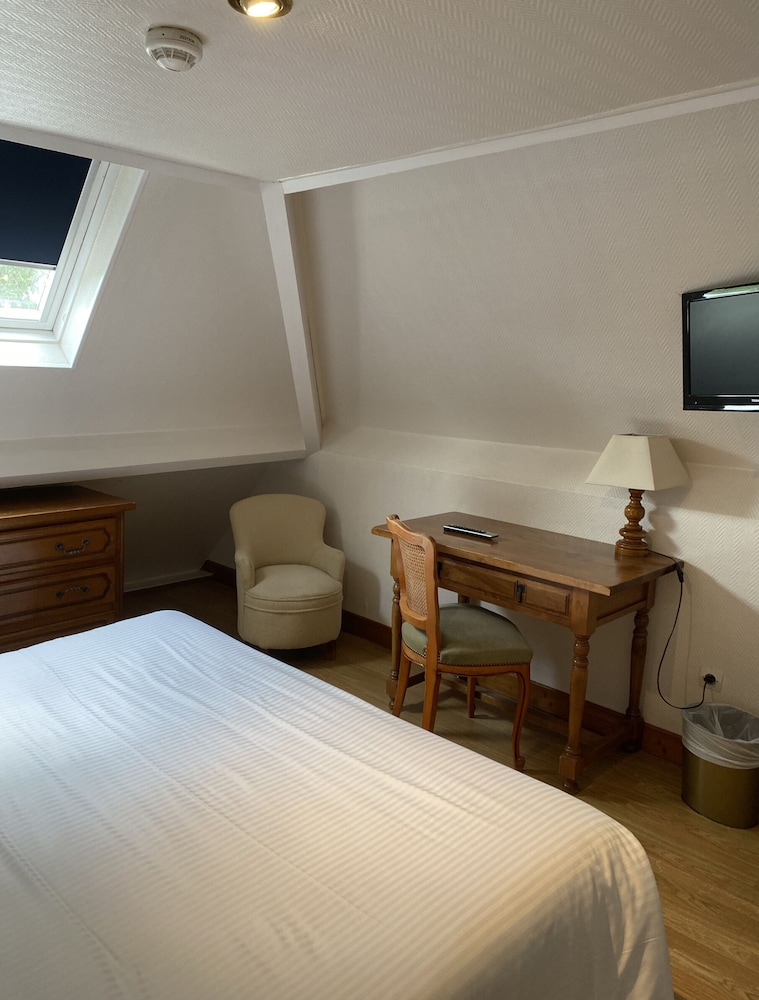 HOTEL LE CLOS DEAUVILLE SAINT-GATIEN 10/57