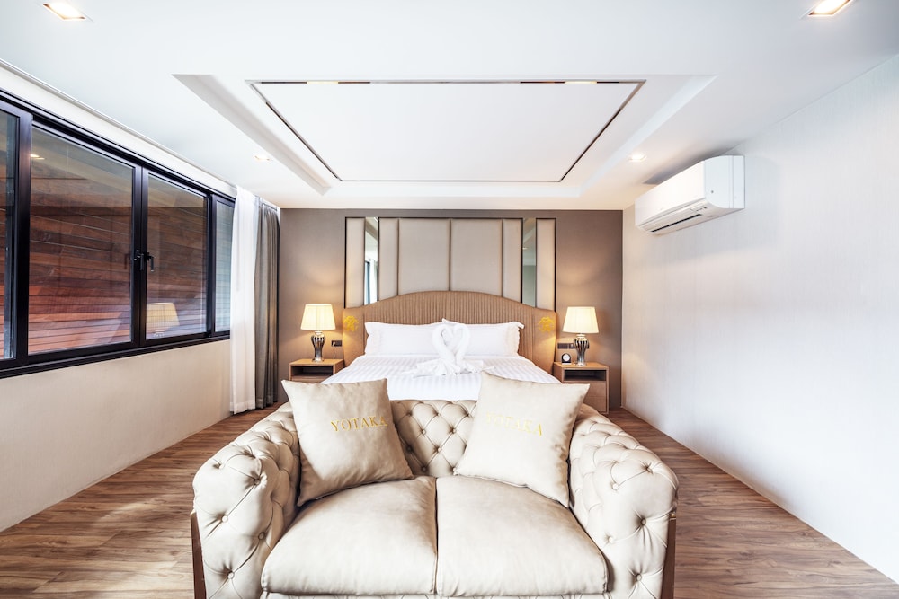 Grand Sala Thai 7/50