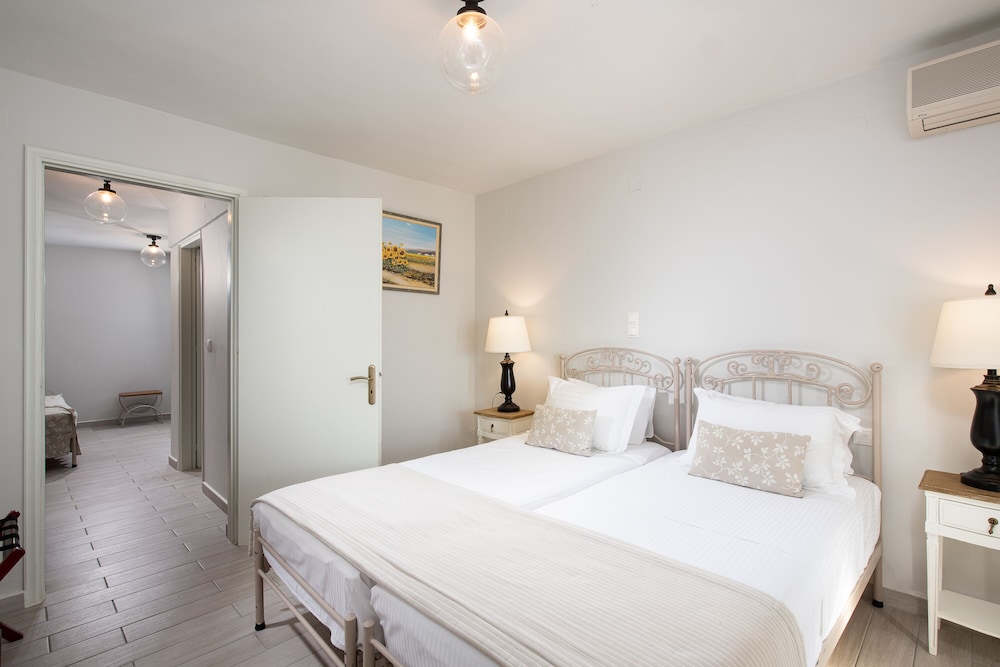 Thomatos Apartments Lourdas Beach 9/50