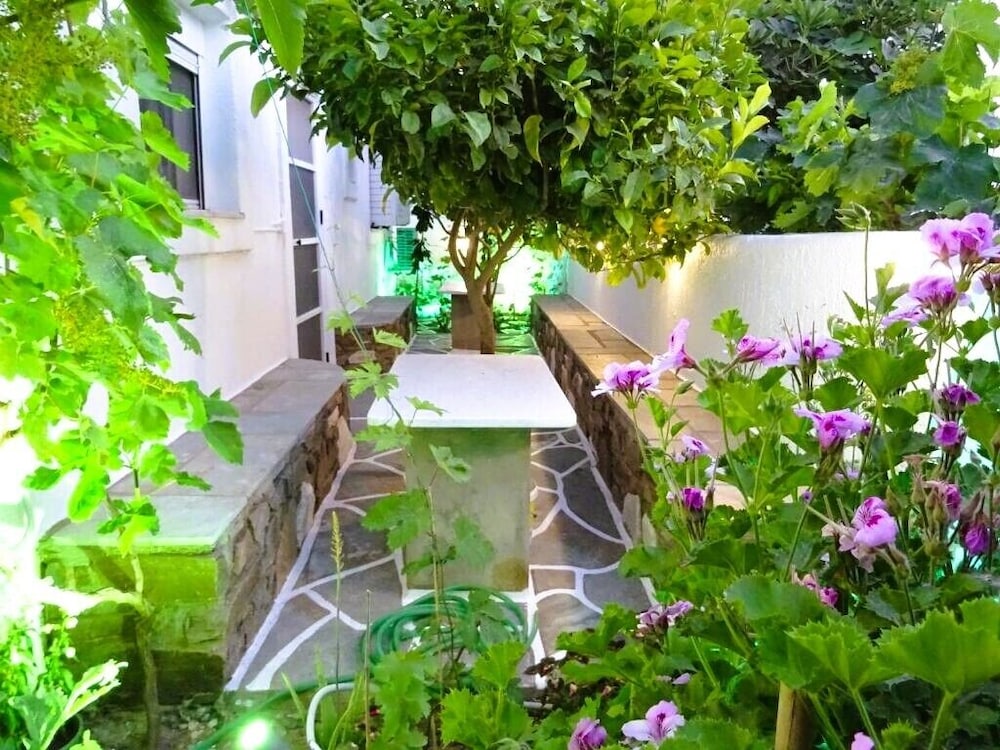 Kontaratos Studios & Apartments 38/50