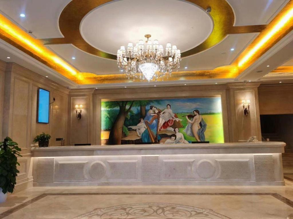 Vienna Hotel (Chengdu University of Petroleum Subway Station) 11/61