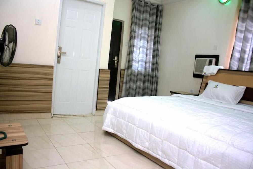 Mayoral Hotel & Suite 8/11
