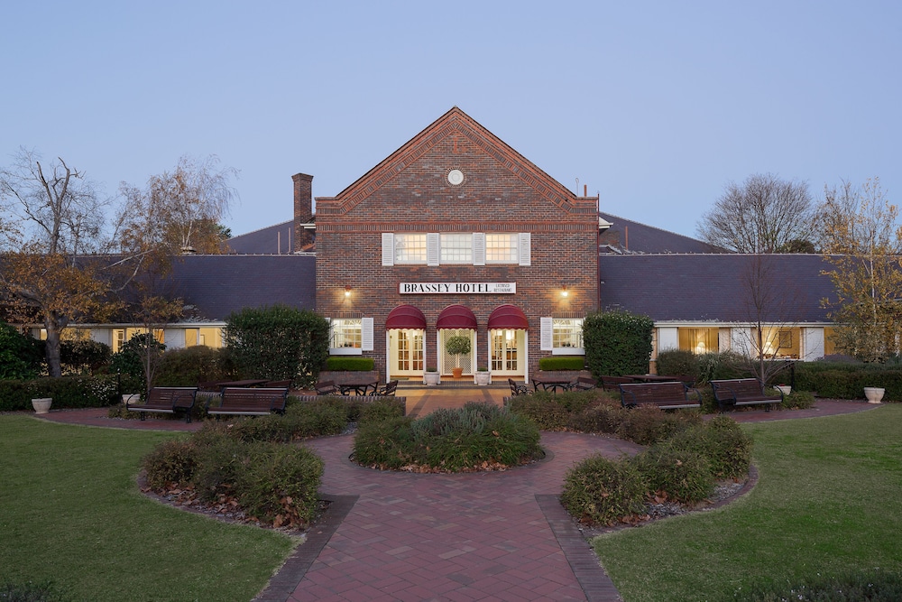 Brassey Hotel in CANBERRA