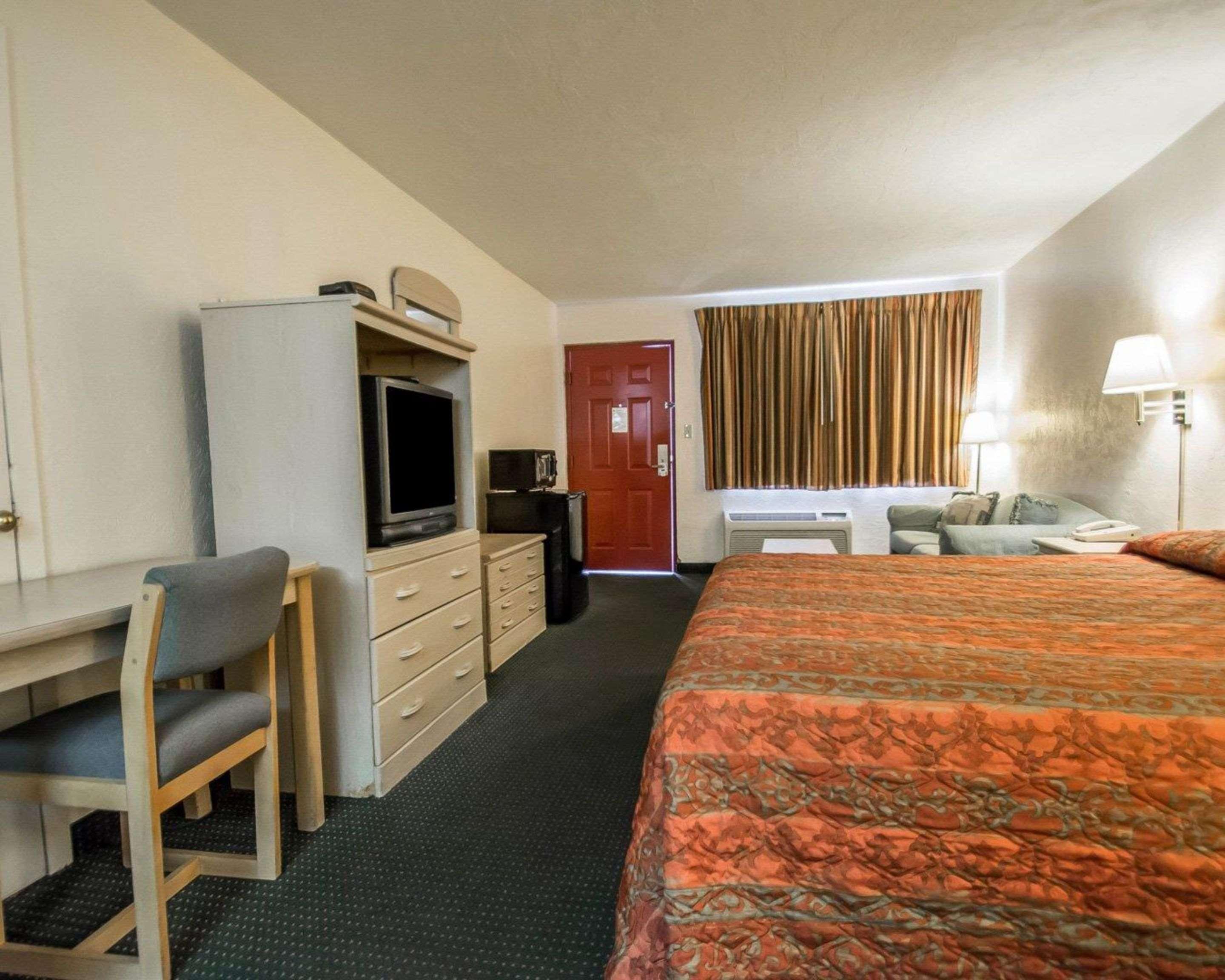 ROOM, KING BED