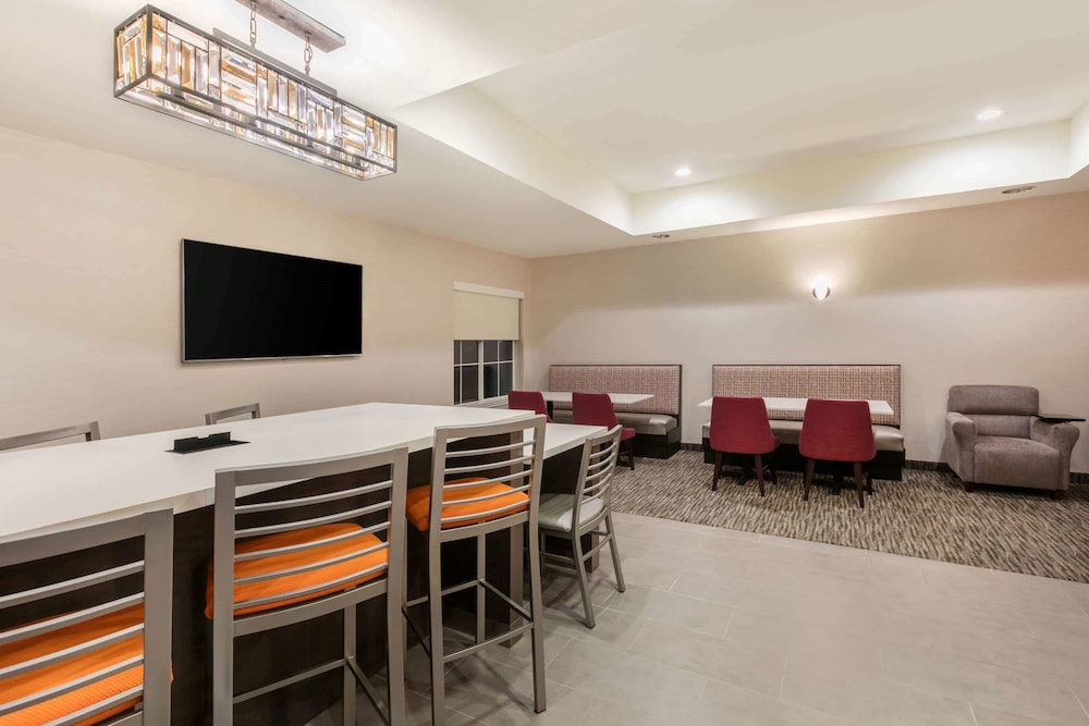 La Quinta Inn & Suites by Wyndham Fredericksburg 39/48