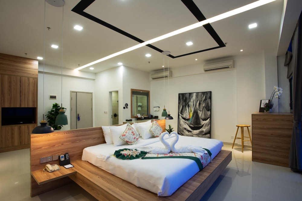 EXECUTIVE, SUITE, KING BED
