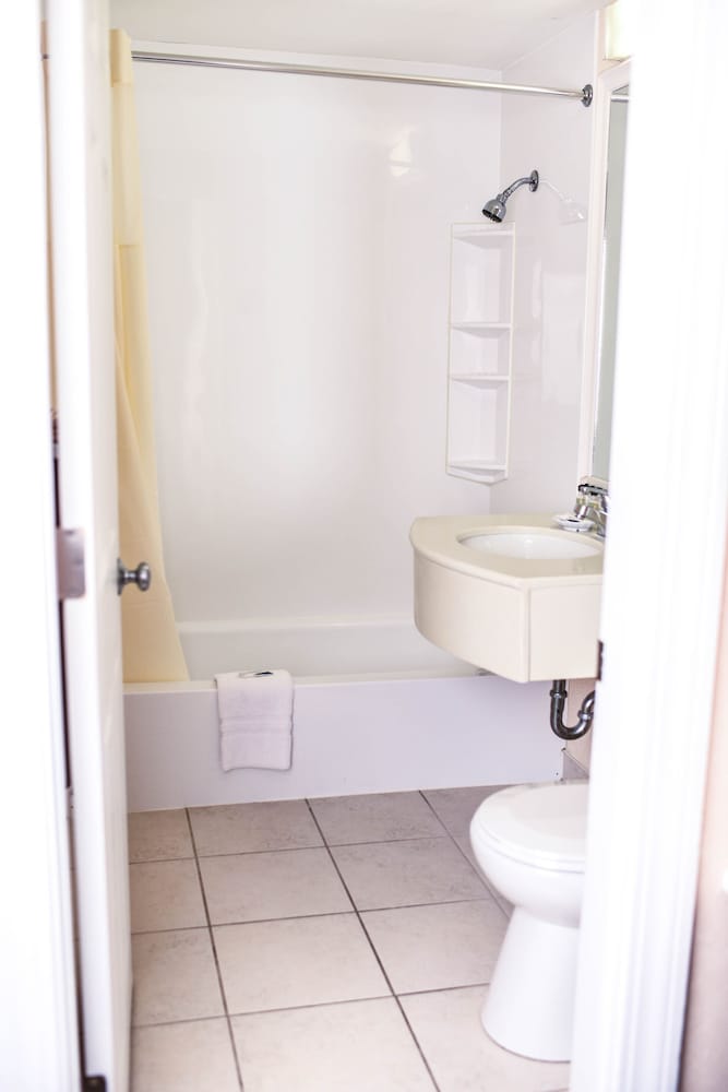 Room, 2 Queen Beds, Pet Friendly, Ogunquit Hotel 8/10