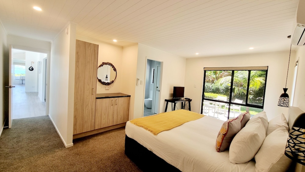 2 BEDROOMS, PREMIUM, SUITE, BEACH FRONT