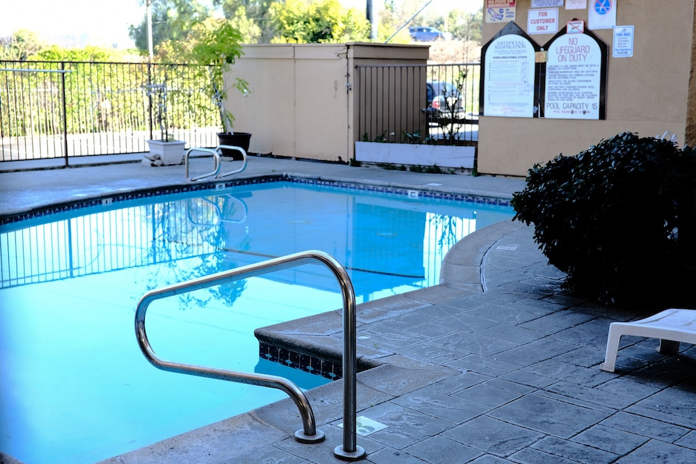 Budget Inn and Suites Stockton 9/55