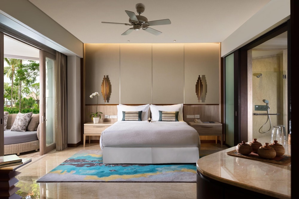 RESORT, DELUXE, KING BED, BALCONY