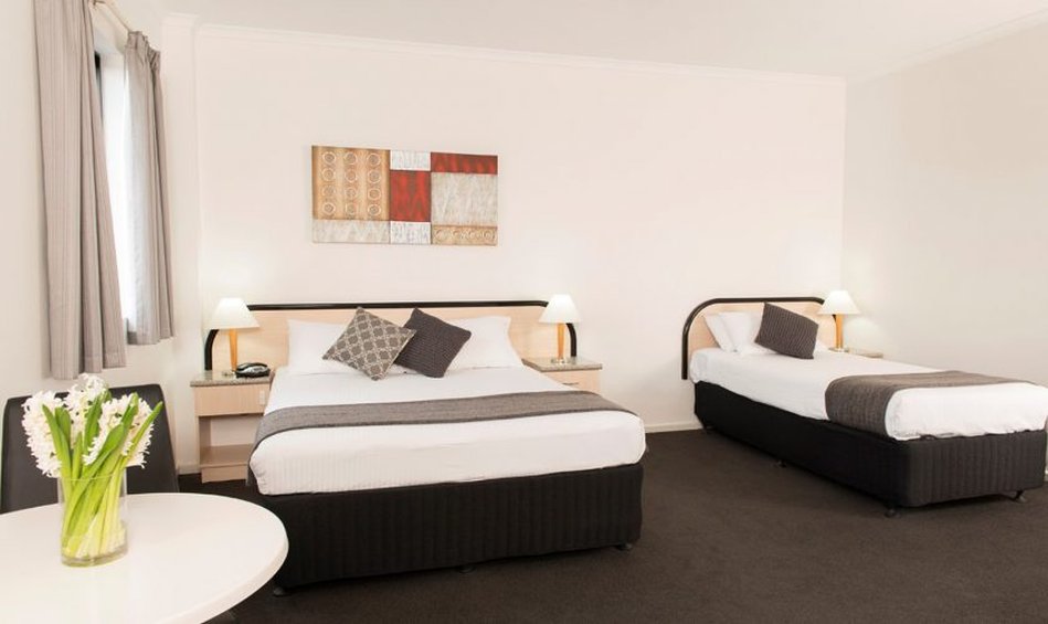 DELUXE, TWIN BEDS