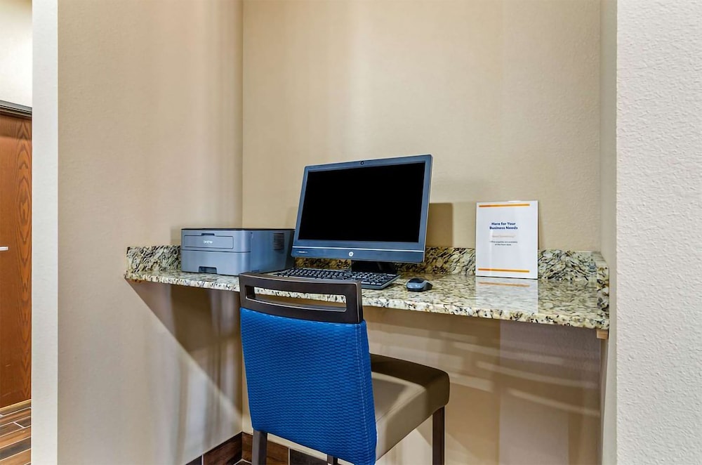 Comfort Inn & Suites Salina North 23/30