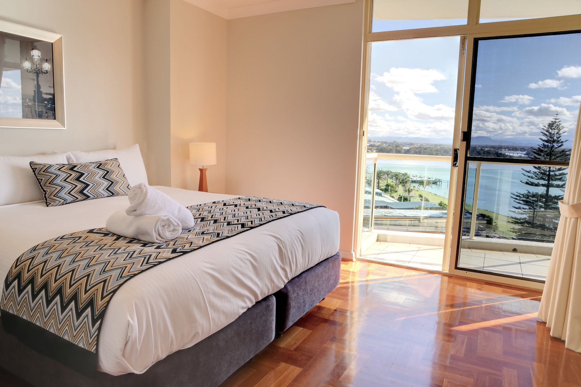 3 Bedrooms, Apartment, King and Twin Beds, Queen Bed, Water View
