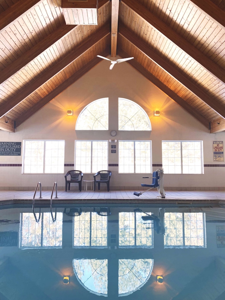 Country Inn & Suites By Radisson, Elk River, MN 14/20