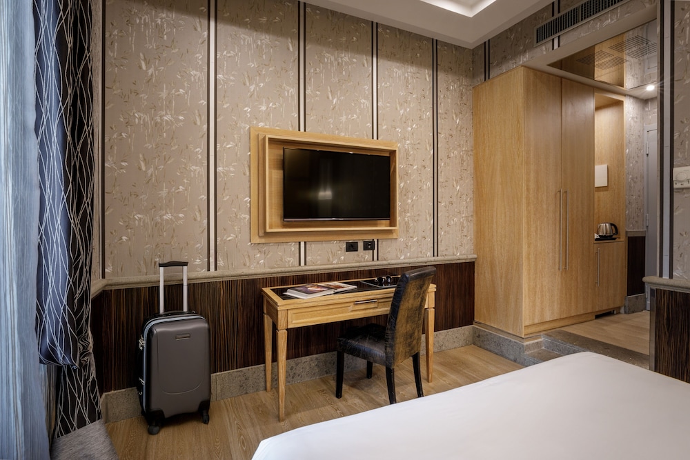 Morgana Hotel 64/71