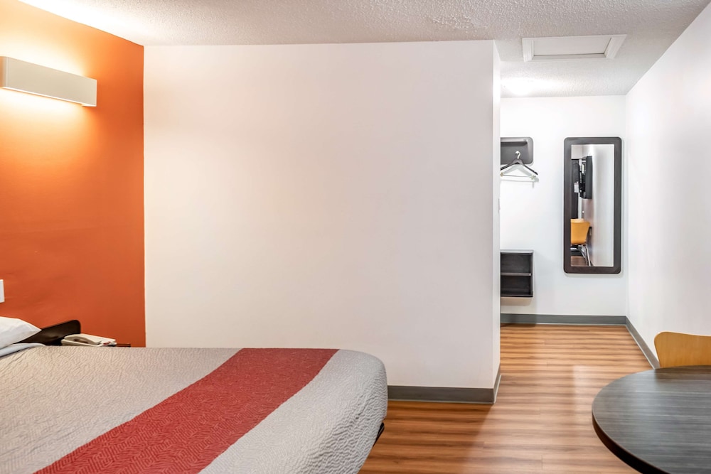 غرفة ديلوكس بسرير كينج، Motel6-Fort Nelson, BC 4/7