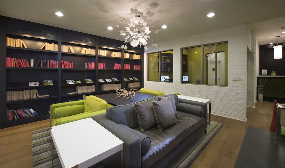Hilton Garden Inn Charleston Waterfront Downtown 43/77