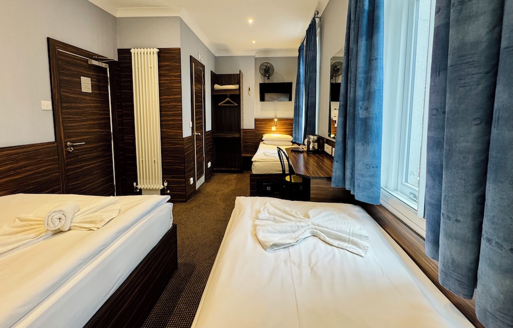 Crestfield Hotel 7/50