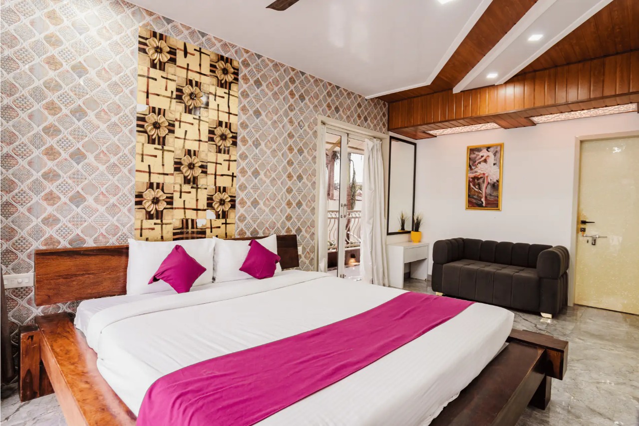 Room at ELIVAAS Moonstone Meadows 9 BHK Retreat With Private Pool, Garden, Gazebo and Jacuzzi, LONAVALA