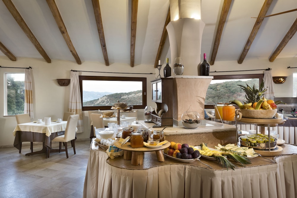 Hotel Arathena 24/34
