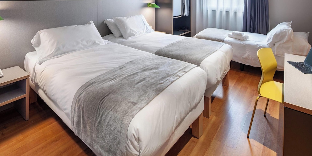 Ibis Styles Pamplona Noain 10/36