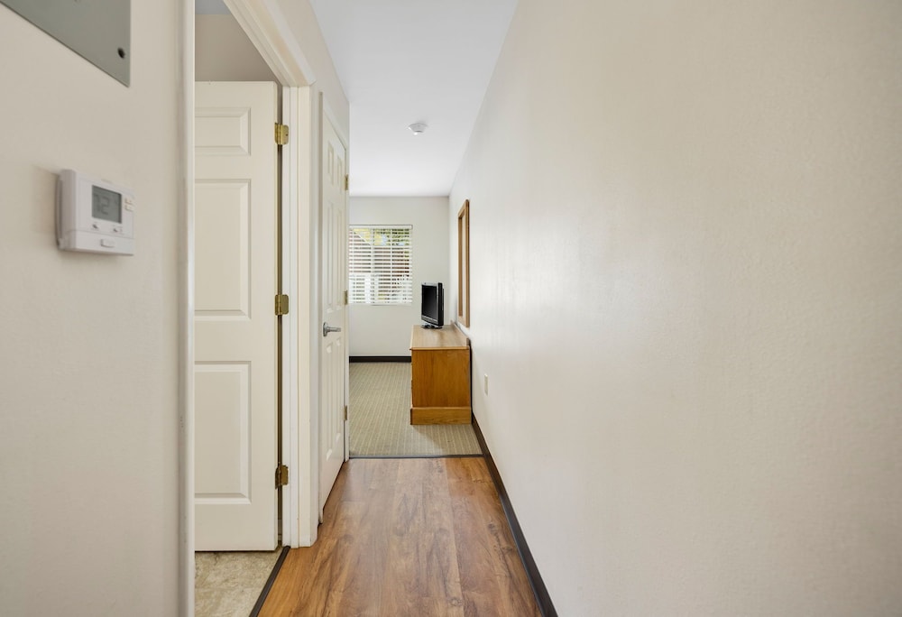 Affordable Suites Hickory/Conover NC Hotel 6/31