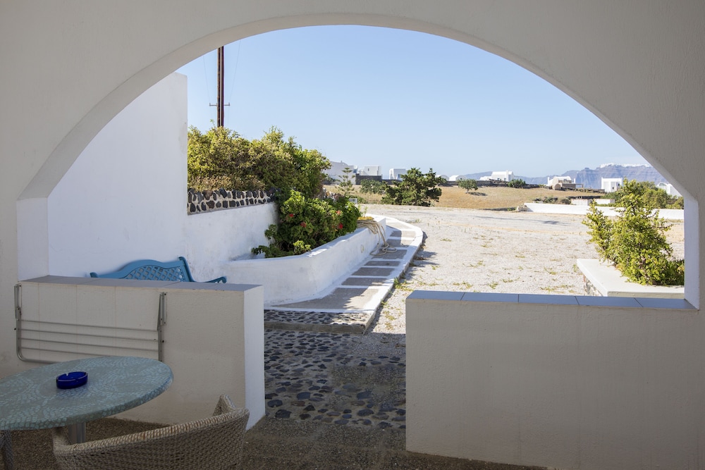 Thira S Dolphin Hotel 65/72