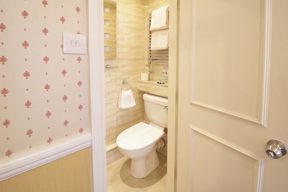Balmoral House Hotel 30/32
