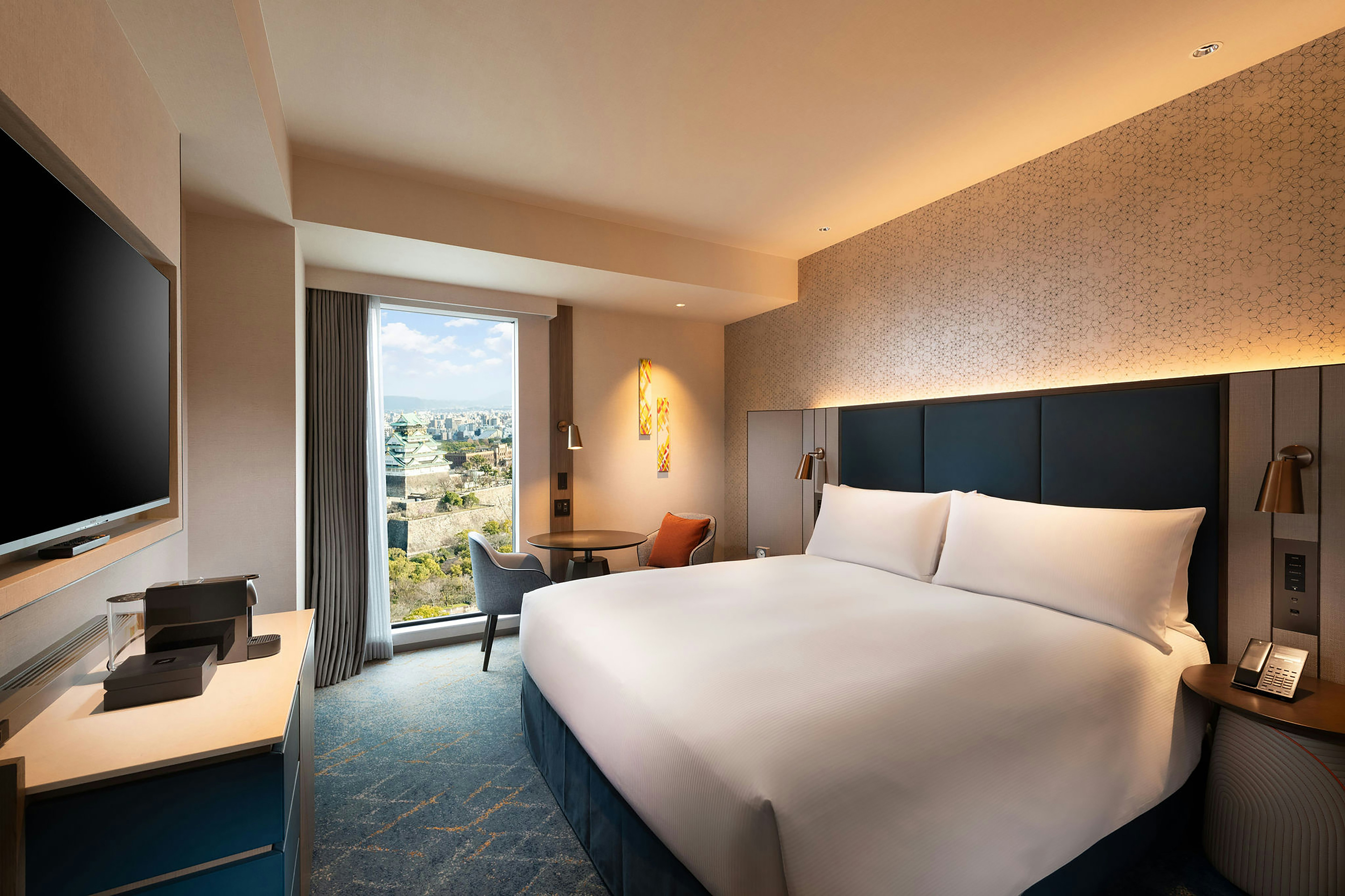 ROOM, KING BED, CASTLE VIEW