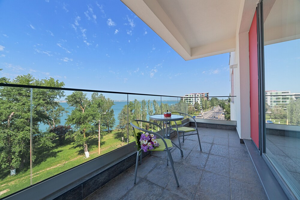 Tomis Garden Aparthotel 44/46