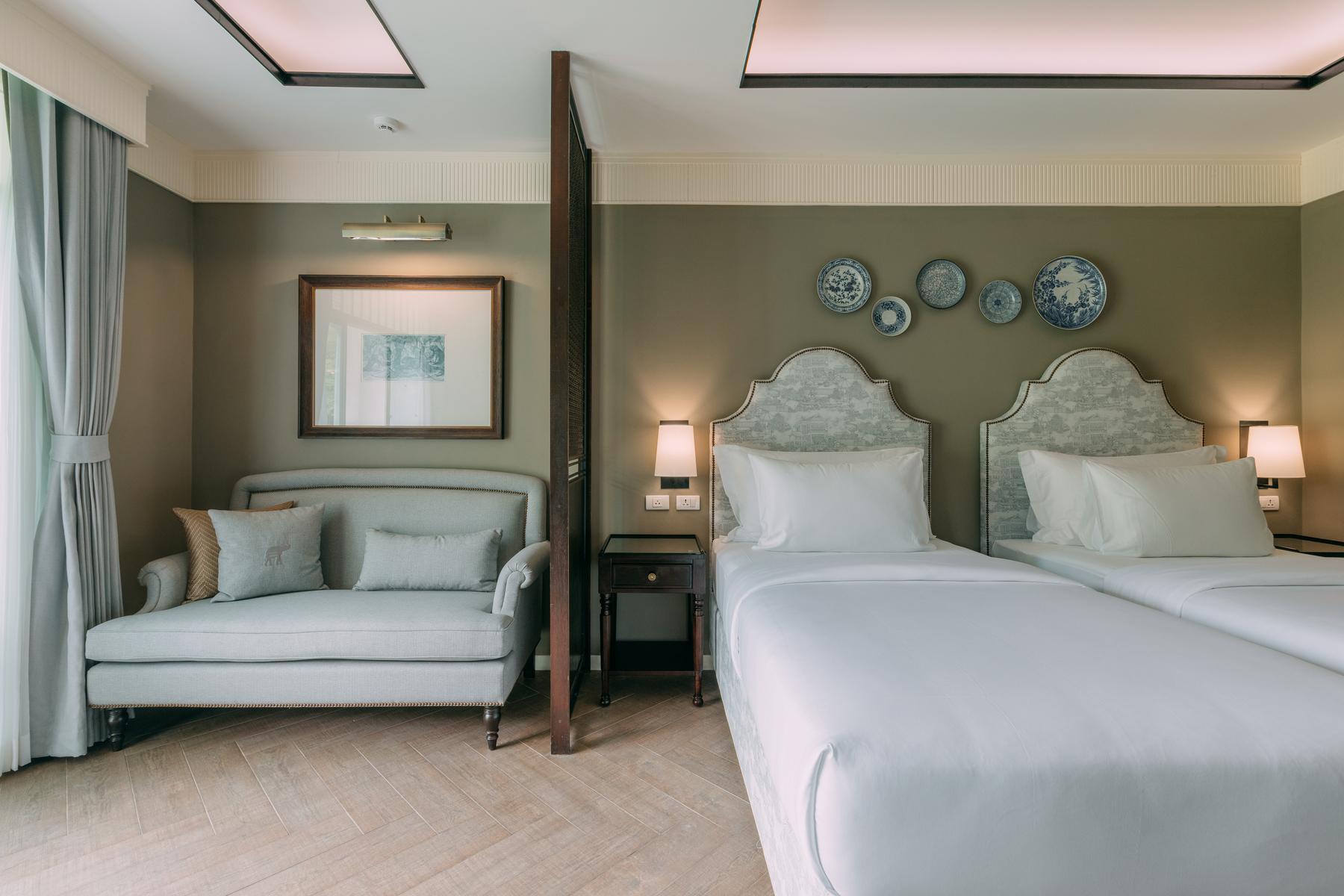 DELUXE, TWIN BEDS