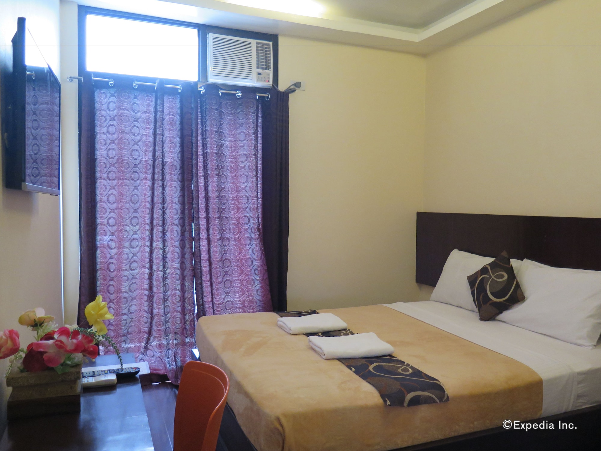 DELUXE, DOUBLE BED