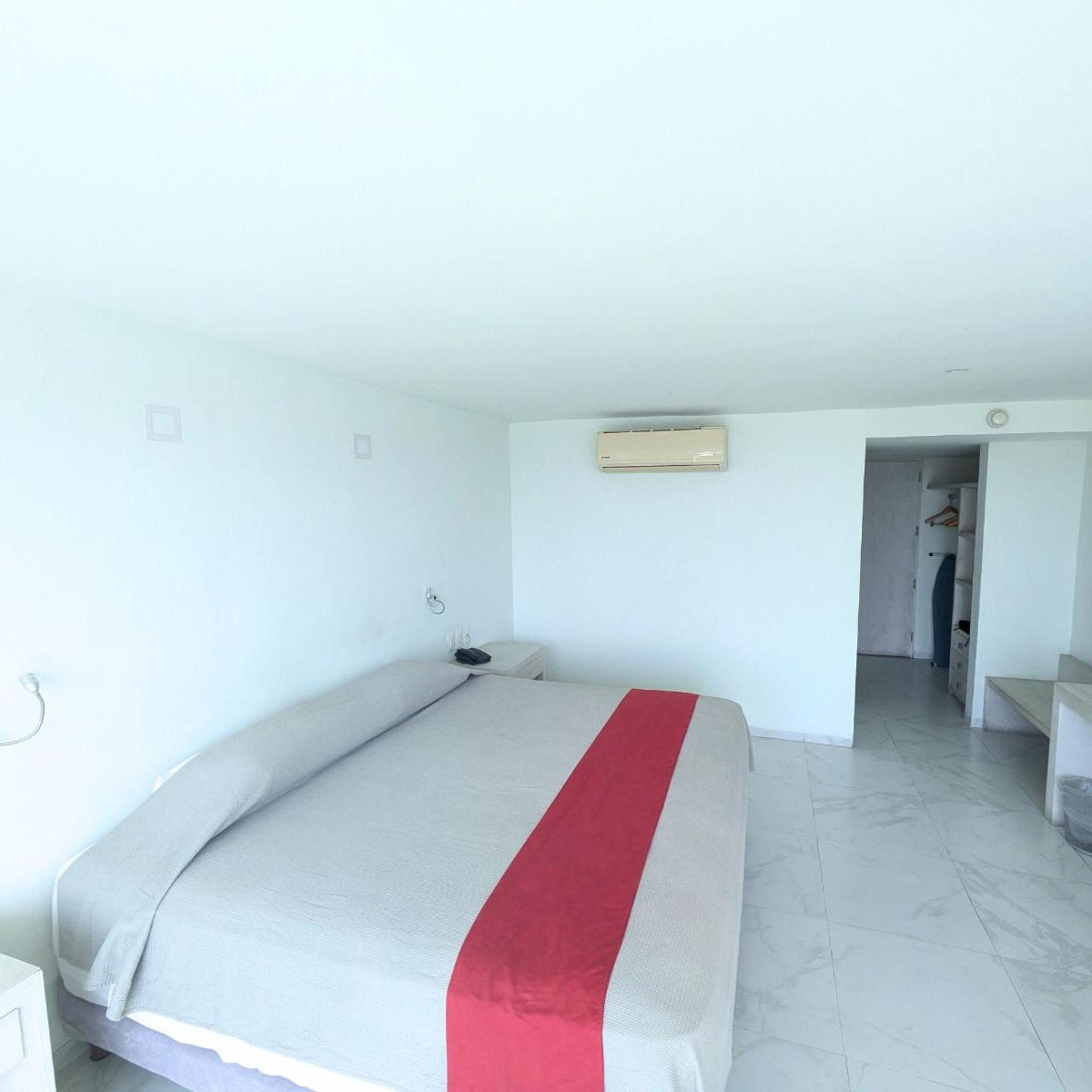 Room, King Bed, Coast View