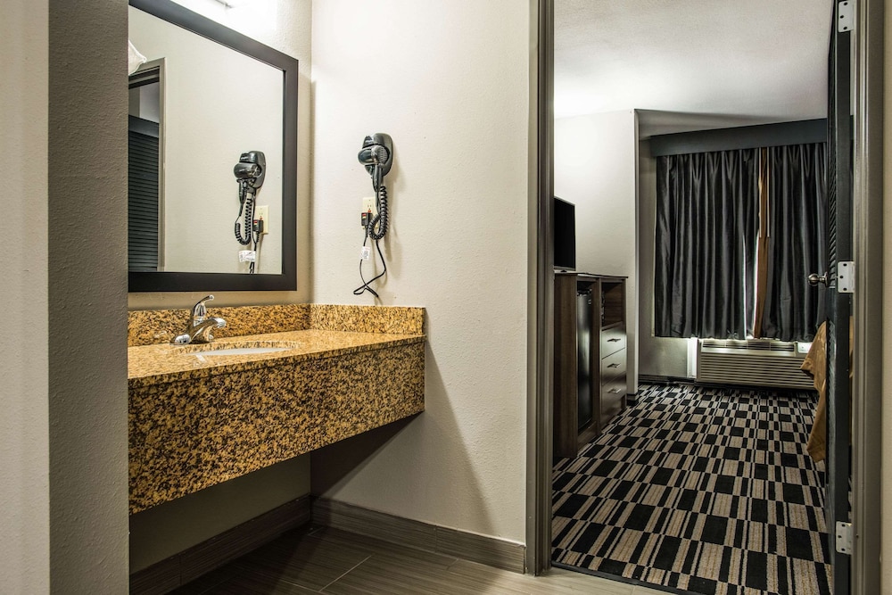 The Marco Hotel Lake Charles 34/35