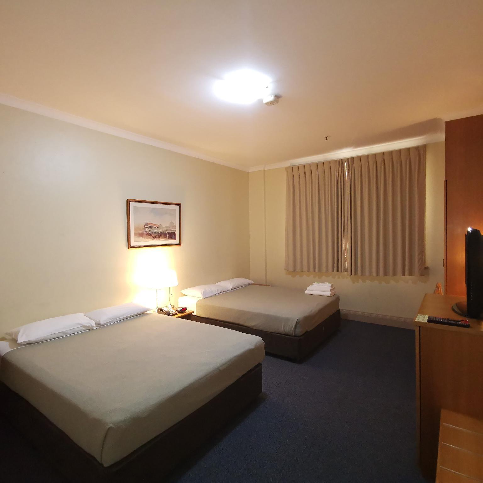 Room, Quadruple