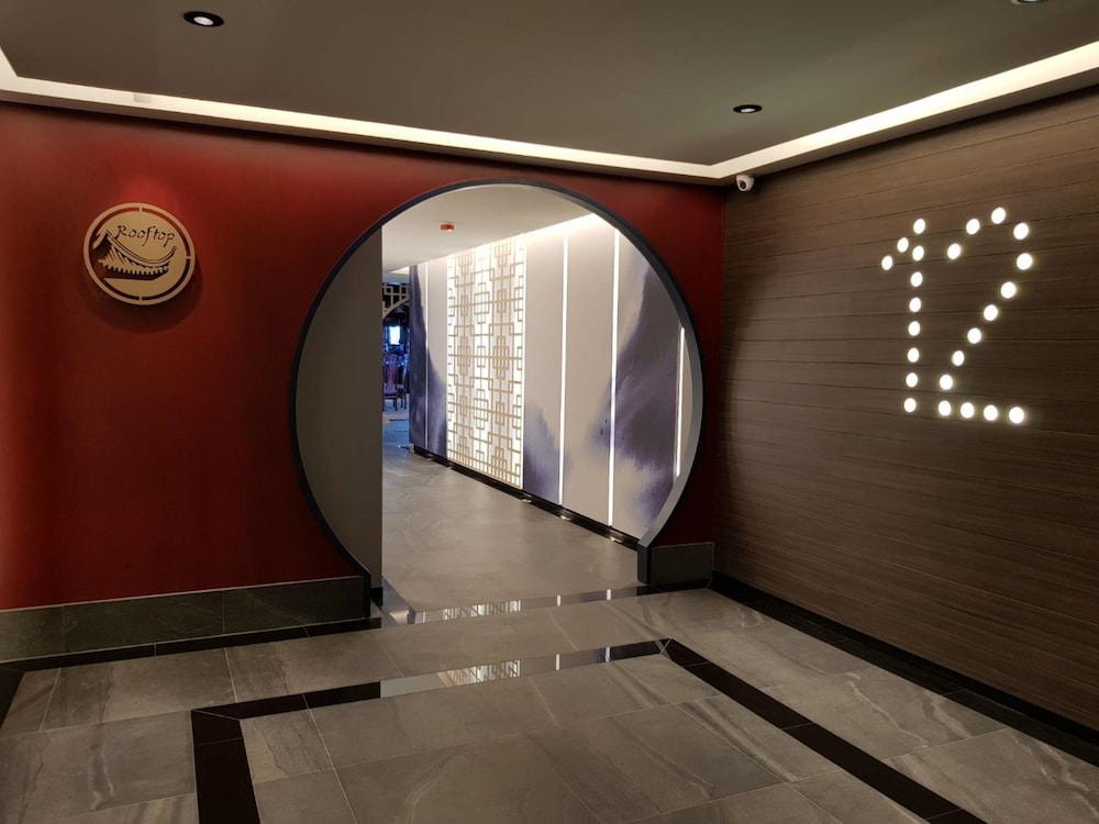 Pearl Hotel Phuket 12/64