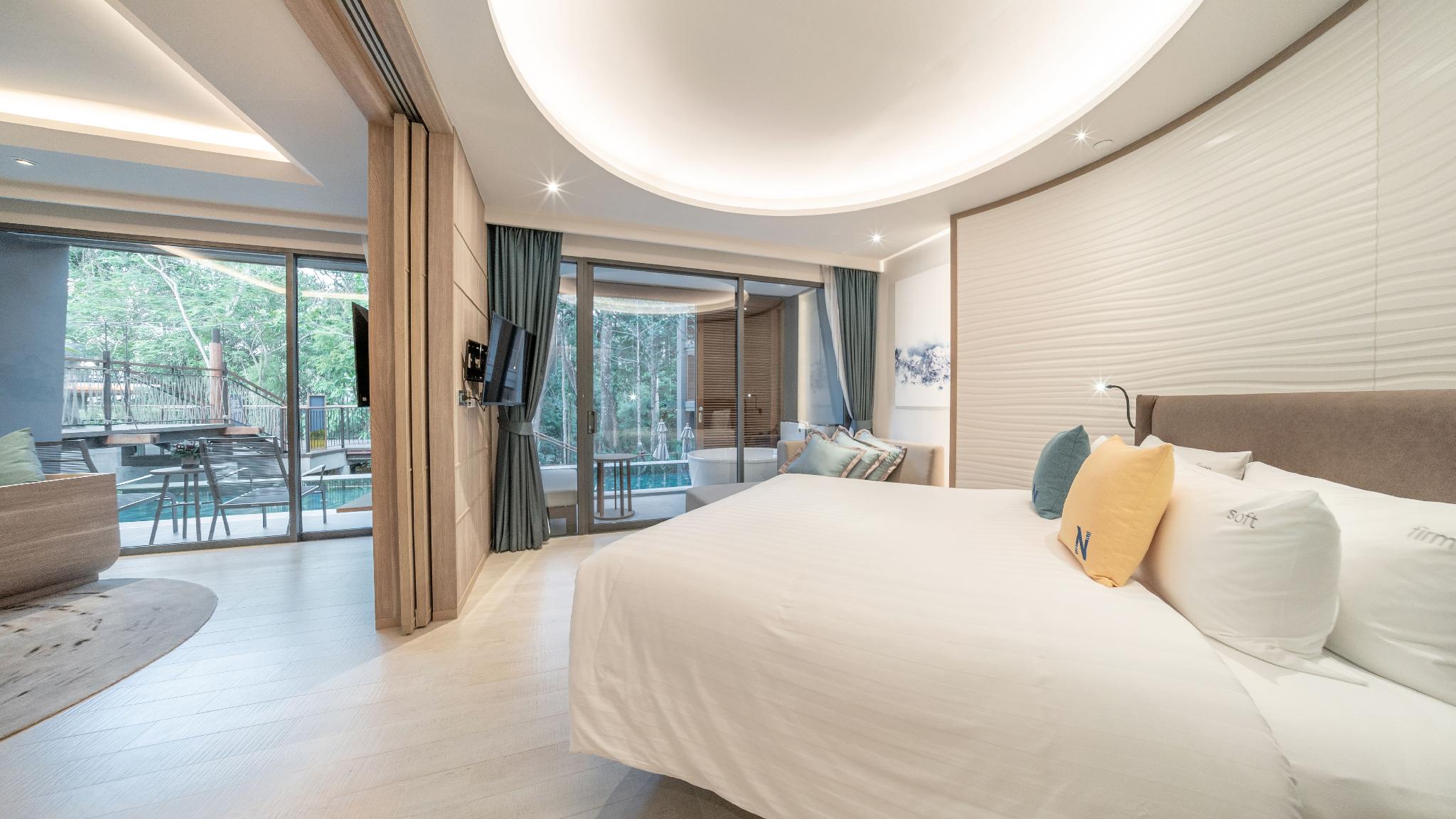 Pool, Junior Suite