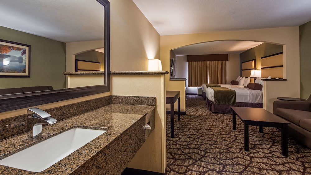 Best Western Plus Vancouver Mall Dr. Hotel & Suites 28/38