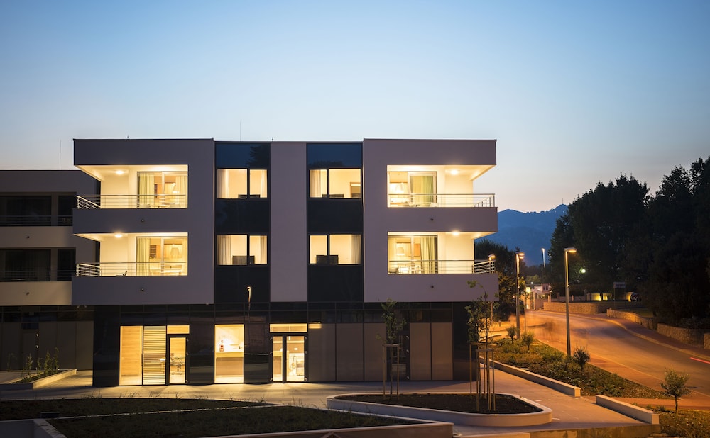Maistra Select Premium Apartments Srebreno in ZUPA DUBROVACKA