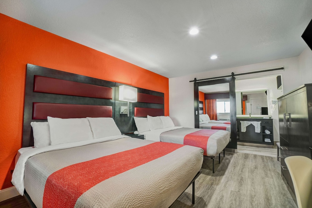 Motel6 Bellville, OH - Mid-Ohio 15/49