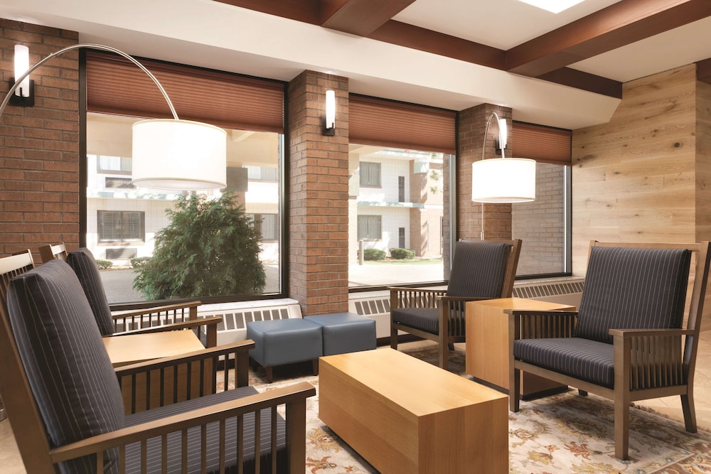Country Inn and Suites by Radisson, Traverse City, MI 32/46