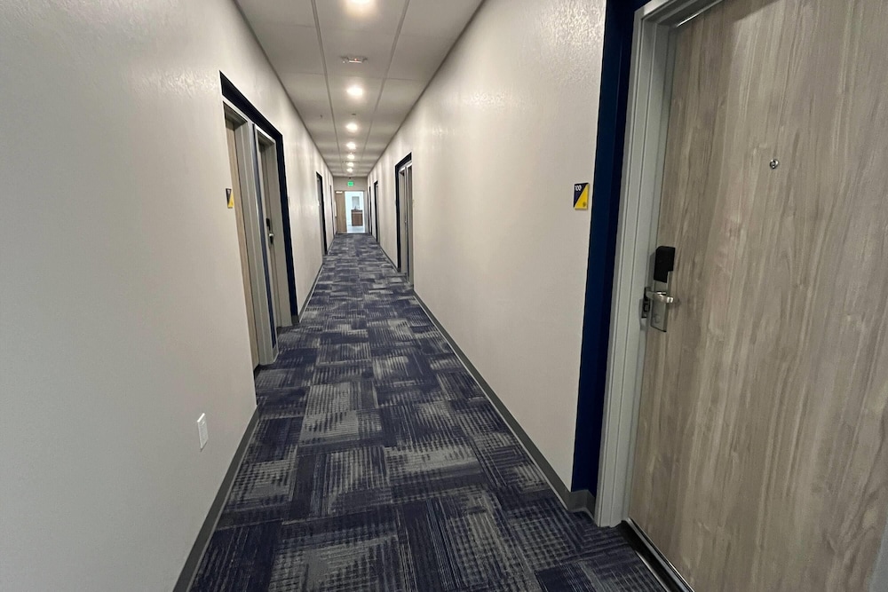 Microtel Inn & Suites by Wyndham Tooele 41/46
