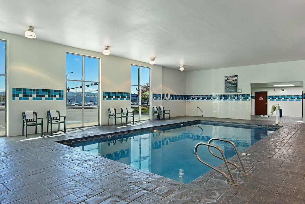 Oxford Suites Yakima 20/45