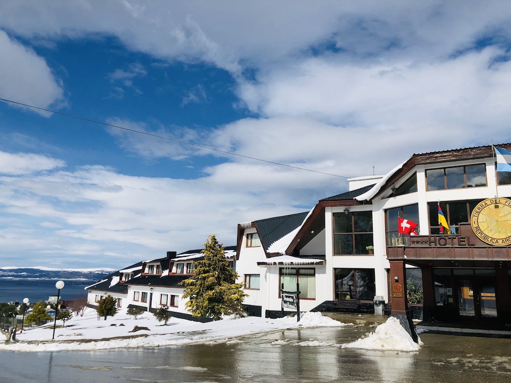 USHUAIA HOTEL 32/35