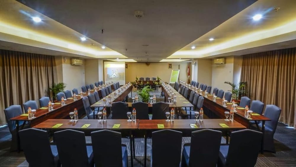 Whiz Hotel Pemuda Semarang 31/44