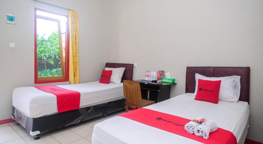 RedDoorz near Kampus UMP Purwokerto 15/44