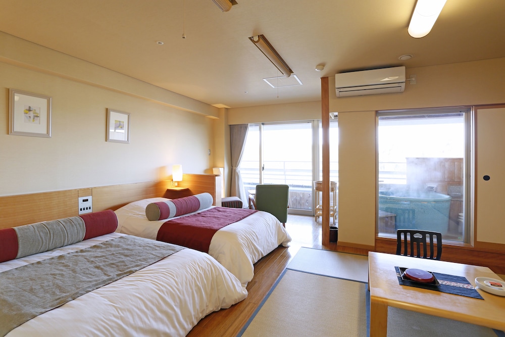 Hotel Isobe Garden 5/28